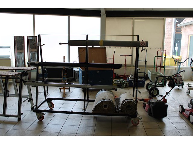 Dubbelzijdig pennenrek met afmeting 200 x 100 x 170 cm. let op: exclusief inhoud. - afbeelding 1 van  2