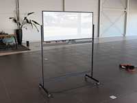Dubbelzijdig verrijdbaar en kantelbaar whiteboard afmeting 120 x 60 cm. - afbeelding 1 van  3