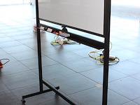 Dubbelzijdig verrijdbaar en kantelbaar whiteboard afmeting 120 x 60 cm. - afbeelding 2 van  3