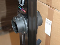 Dubbelzijdige laadpaal met betonnen voet, hoogte 130 cm, 2 kabelhaken en houders voor stekker. - afbeelding 3 van  4