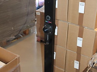 Dubbelzijdige laadpaal met betonnen voet, hoogte 130 cm, 2 kabelhaken en houders voor stekker. - afbeelding 2 van  4