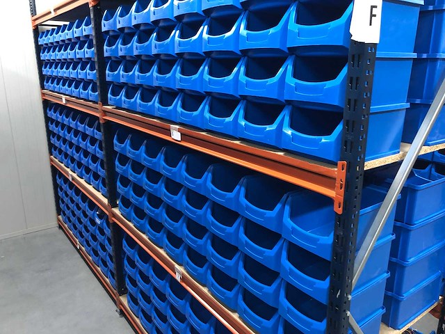 Dubbelzijdige legbordstelling incl 340 magazijnbakken. - afbeelding 4 van  6