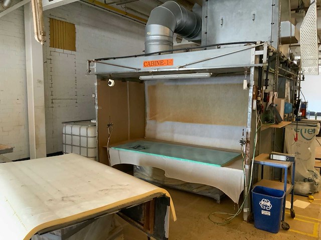 Dubbelzijdige lijmspuitcabine - afbeelding 1 van  6