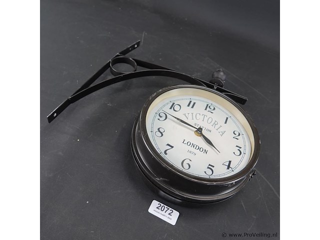 Dubbelzijdige wandklok - afbeelding 2 van  5