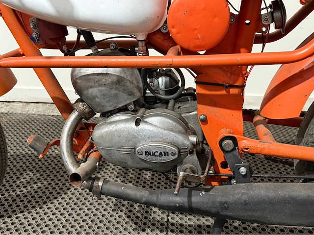 Ducati - motorfiets - - afbeelding 9 van  17