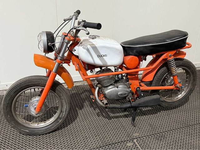 Ducati - motorfiets - - afbeelding 1 van  17