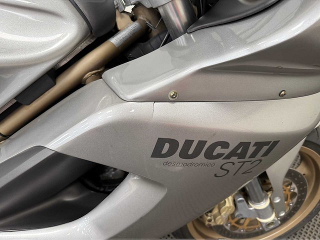 Ducati - tour - st 2 - motorfiets - 2001 - afbeelding 3 van  12
