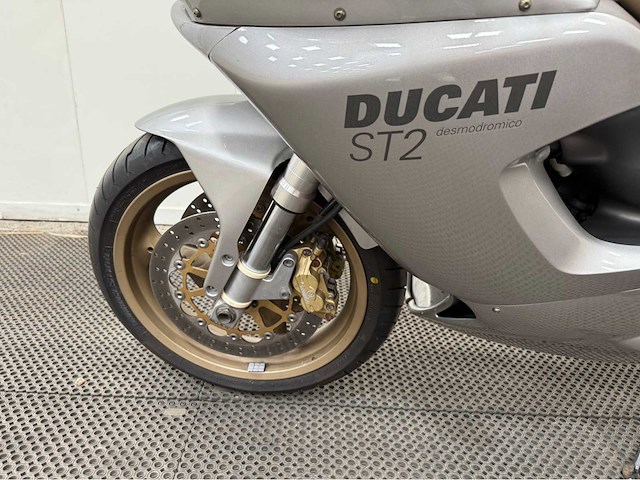 Ducati - tour - st 2 - motorfiets - 2001 - afbeelding 12 van  12