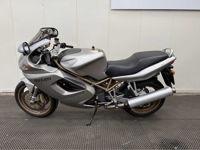 Ducati - tour - st 2 - motorfiets - 2001 - afbeelding 1 van  7