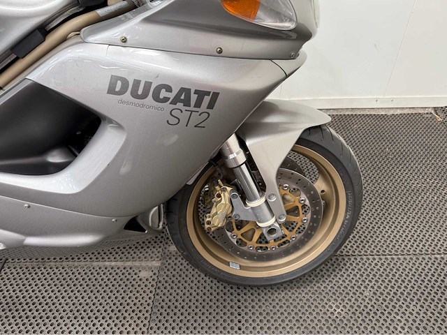 Ducati - tour - st 2 - motorfiets - 2001 - afbeelding 3 van  19