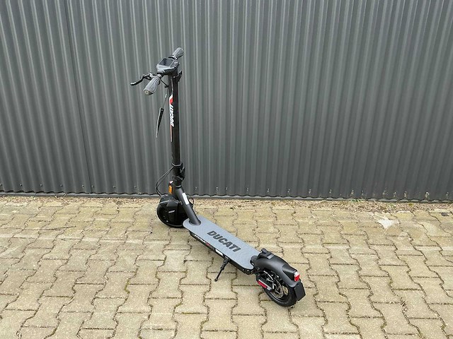 Ducati pro-ii plus elektrische step / e-streetscooter - afbeelding 3 van  9