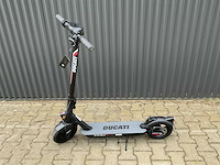 Ducati pro-ii plus elektrische step / e-streetscooter - afbeelding 5 van  9