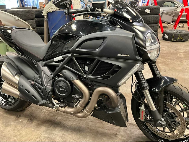 Ducati tour diavel motorfiets - afbeelding 22 van  26