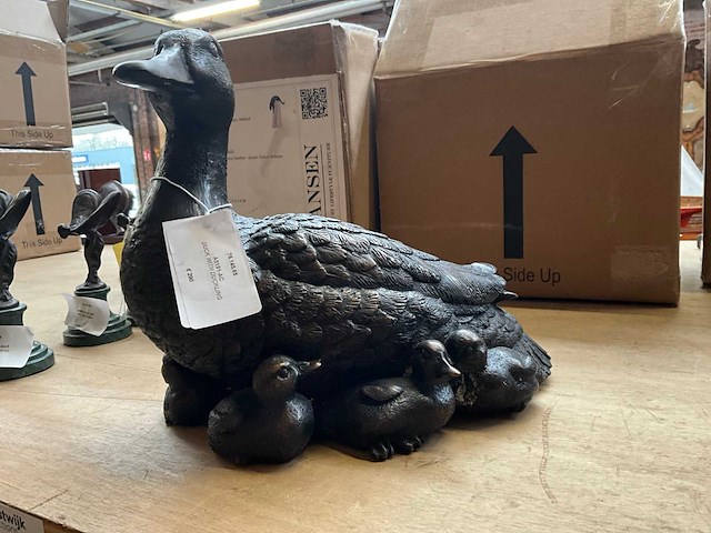 Duck with duckling decoratief beeld - afbeelding 3 van  3
