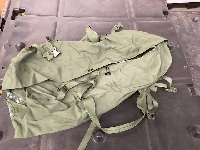 Duffel bag with zipper (106x) - afbeelding 1 van  4