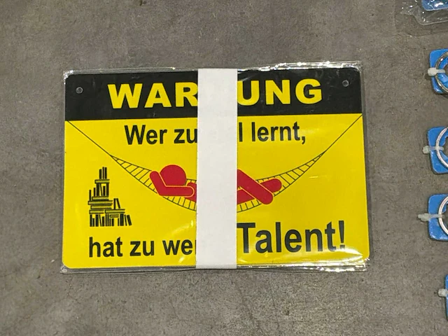 Duitse sleutelhangers en duitstalige kaarten (10000x) - afbeelding 2 van  7