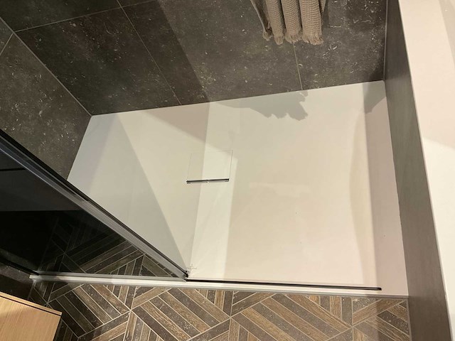 Duka-villeroy&boch inloopdouchewand met schuifdeur en douchevloer - afbeelding 6 van  8