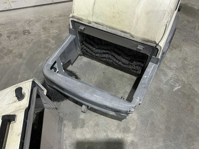 Dulevo 700 sprint elektrische veegmachine - afbeelding 10 van  11