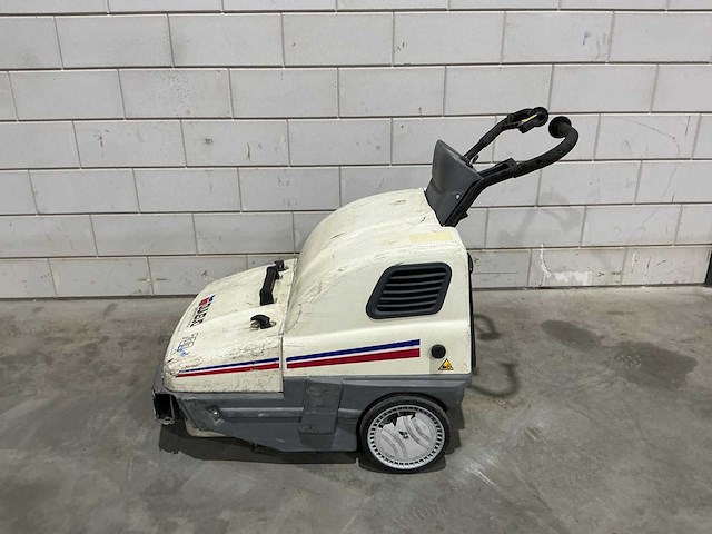 Dulevo 700 sprint elektrische veegmachine - afbeelding 3 van  11