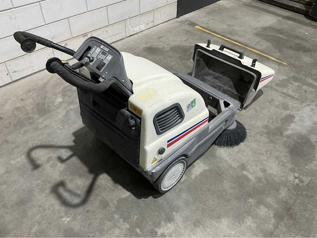 Dulevo 700 sprint elektrische veegmachine - afbeelding 8 van  10