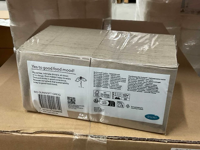 Duni bio d-soft greige doos á 16x180 stuks servetten (3x) - afbeelding 1 van  3