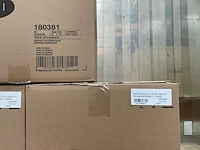Duni bordeaux doos á 16x125 stuks servetten (3x) - afbeelding 3 van  3