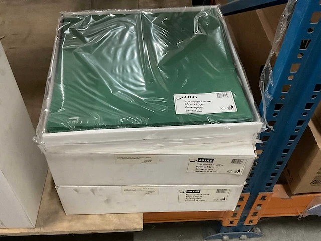 Duni donkergroen doos á 4x25 stuks slipcovers (2x) - afbeelding 1 van  2
