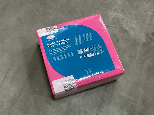 Duni fuchsia doos á 6x60 stuks servetten (22x) - afbeelding 1 van  3