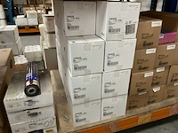 Duni fuchsia doos á 8x250 stuks servetten (14x) - afbeelding 2 van  3
