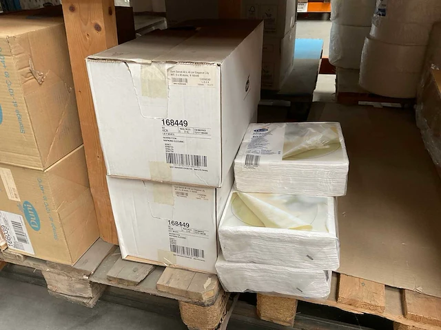 Duni lily white doos á 6x40 stuks servetten (2x) - afbeelding 2 van  2