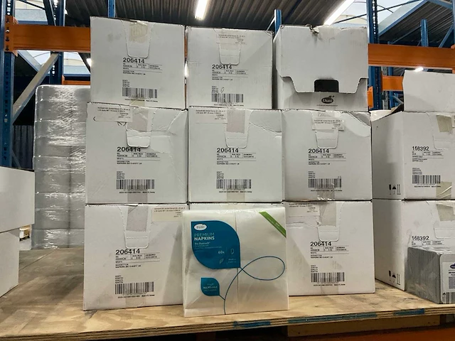 Duni premium white doos á 6x60 stuks servetten (9x) - afbeelding 2 van  3
