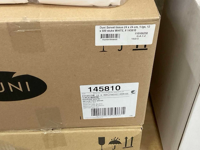 Duni white doos á 12x500 stuks servetten (2x) - afbeelding 1 van  1