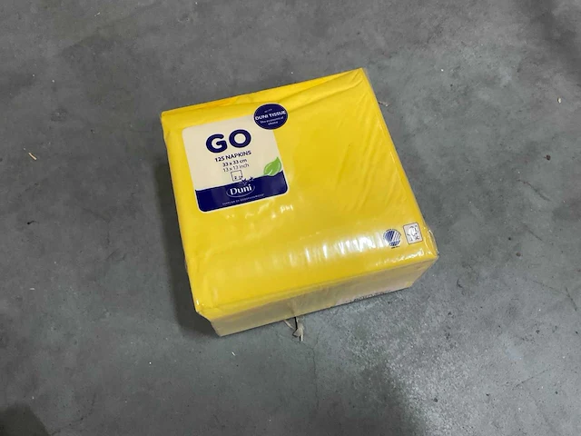 Duni yellow doos á 16x125 stuks servetten (2x) - afbeelding 1 van  3