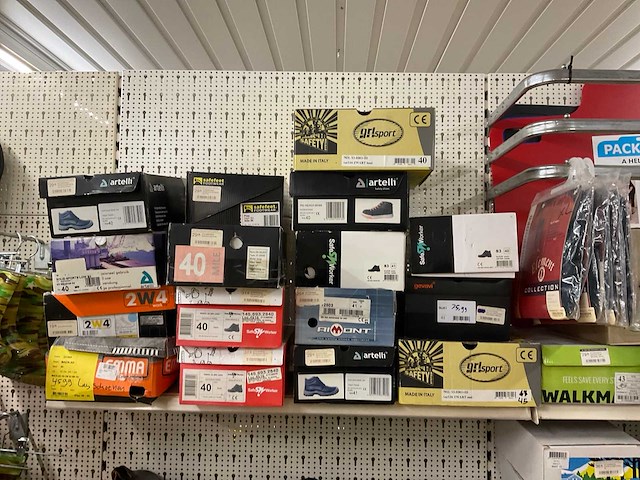 Dunlop - partij regenlaarzen en werkschoenen - afbeelding 3 van  20