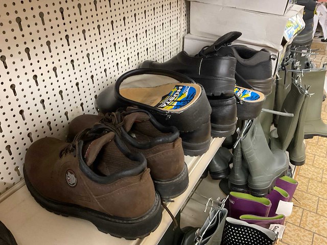 Dunlop - partij regenlaarzen en werkschoenen - afbeelding 6 van  20