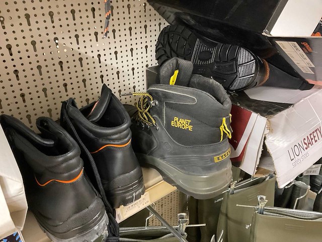Dunlop - partij regenlaarzen en werkschoenen - afbeelding 7 van  20