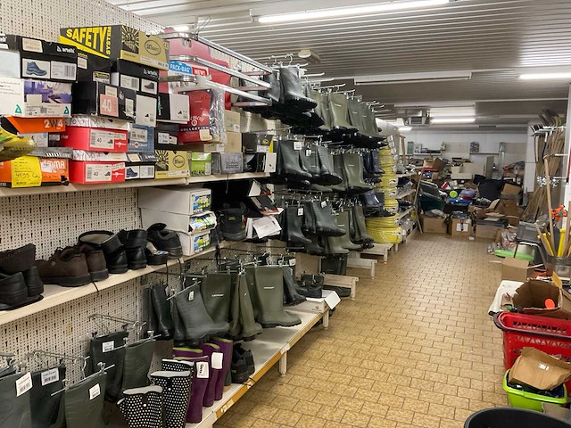 Dunlop - partij regenlaarzen en werkschoenen - afbeelding 1 van  20