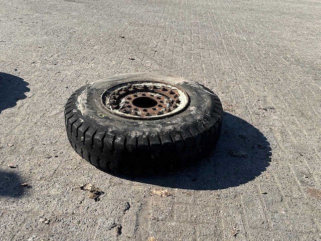 Dunlop - roadster - band 11.00-18 - afbeelding 1 van  10