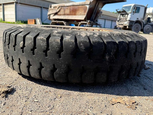 Dunlop - roadster - band 11.00-18 - afbeelding 10 van  10