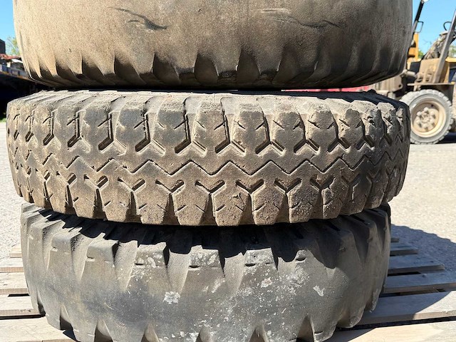 Dunlop - trak grip - band 11.00r20 (3x) - afbeelding 4 van  4