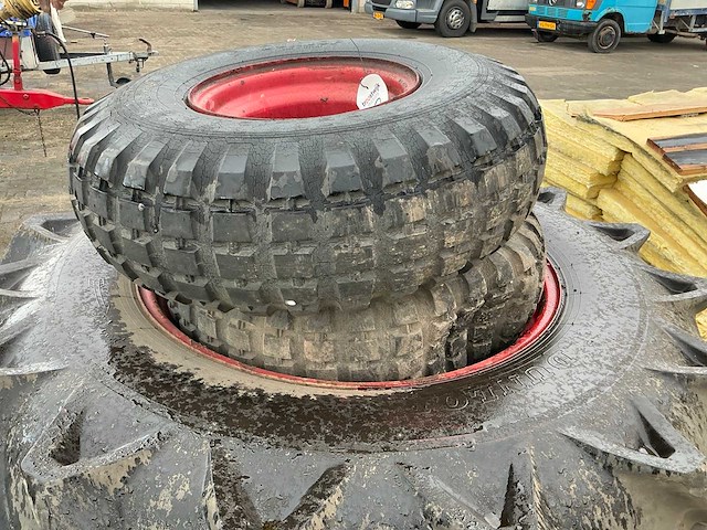 Dunlop banden met velg - afbeelding 1 van  2