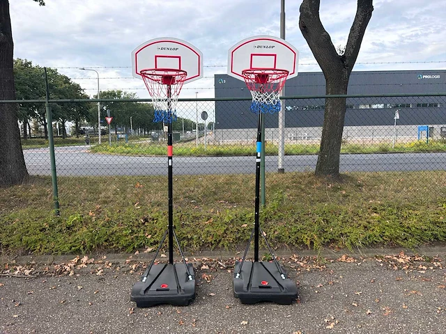 Dunlop basketbalring op steun (2x) - afbeelding 1 van  5