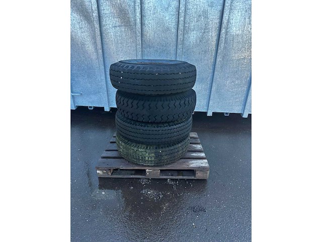 Dunlop – landbouwband highway 10.50x13 met velg 8-gaats (4x) - afbeelding 2 van  3
