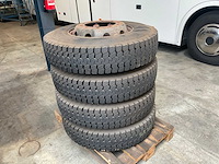 Dunlop sp431 vrachtwagen/bus band met velg