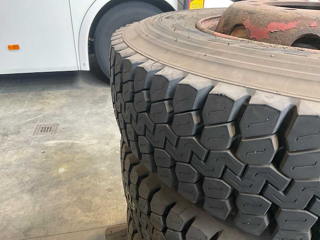 Dunlop sp431 vrachtwagen/bus band met velg - afbeelding 3 van  7