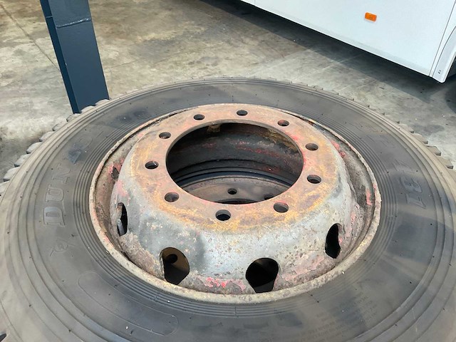 Dunlop sp431 vrachtwagen/bus band met velg - afbeelding 7 van  7