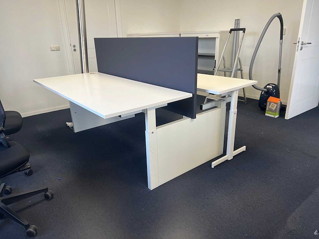 Duo-bureau met scheidingswand en ladeblokken (2x) - afbeelding 1 van  5