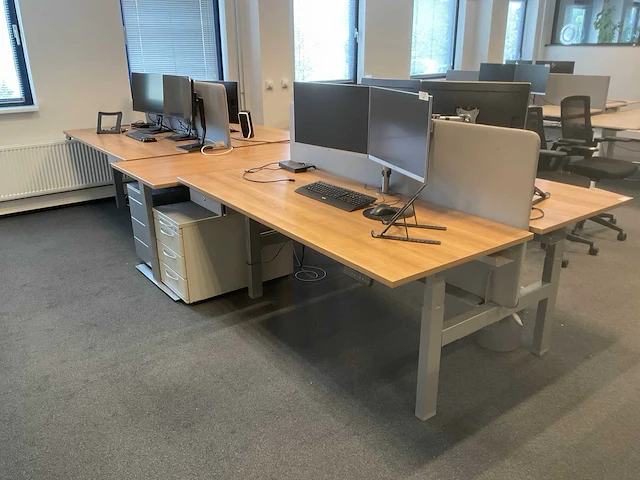 Duo zit-sta bureau (2x) met 1 los bureau. - afbeelding 1 van  8