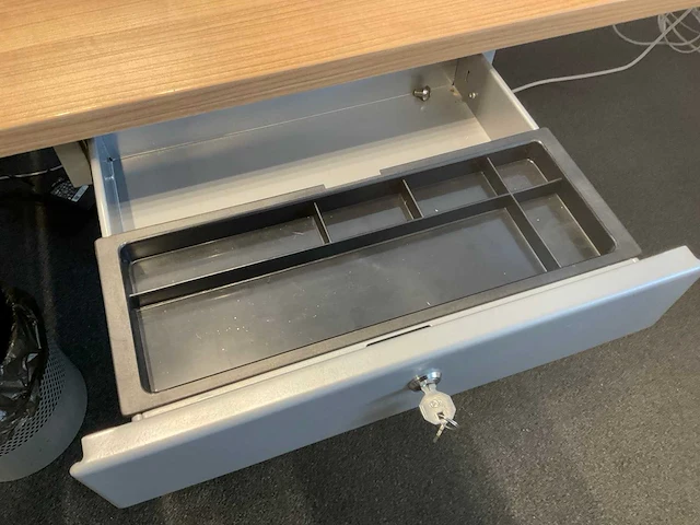 Duo zit-sta bureau (2x) met 1 los bureau. - afbeelding 4 van  8