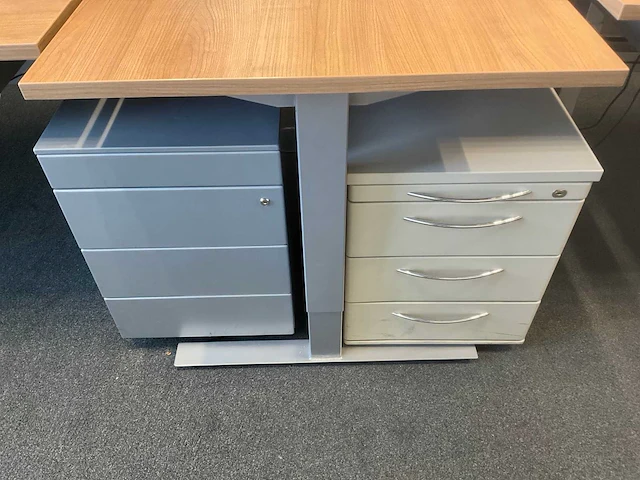 Duo zit-sta bureau (2x) met 1 los bureau. - afbeelding 8 van  8